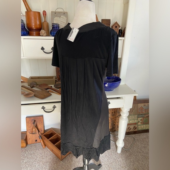 Adore - Picture 2 of 4